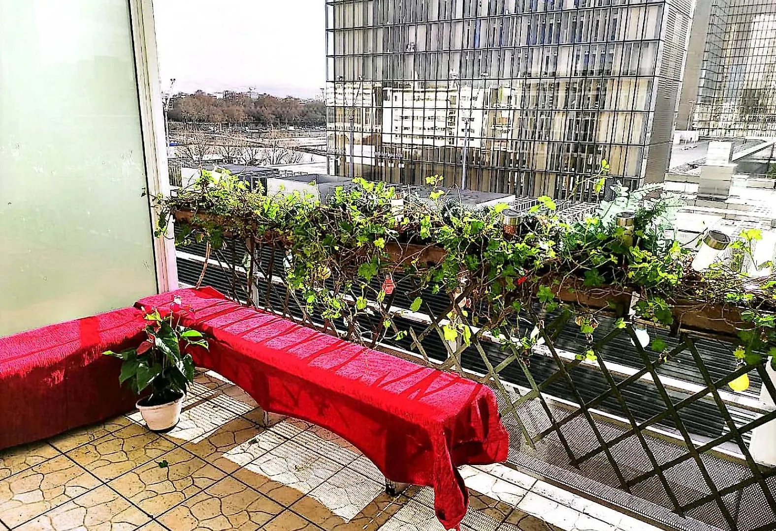 Seine Front Room / Lib. F.Mitterrand París Francia