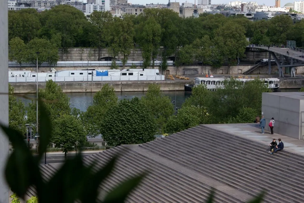 Seine Front Room / Lib. F.Mitterrand París