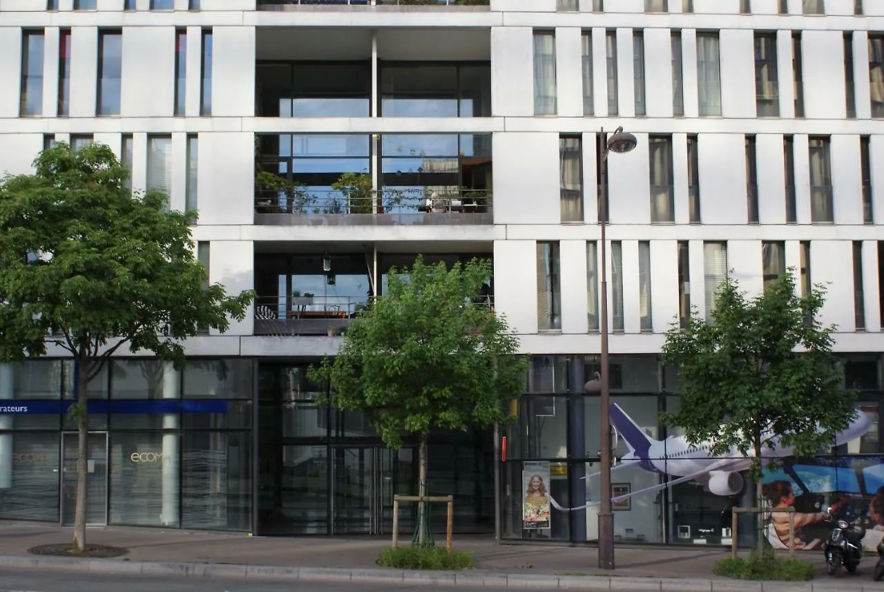 Apartamento Seine Front Room / Lib. F.Mitterrand París